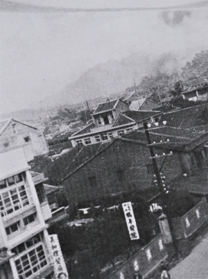 由景文街看車前路