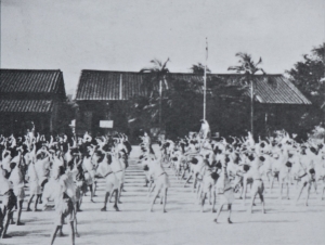 景美國小生活點滴--1950年代做早操的情形